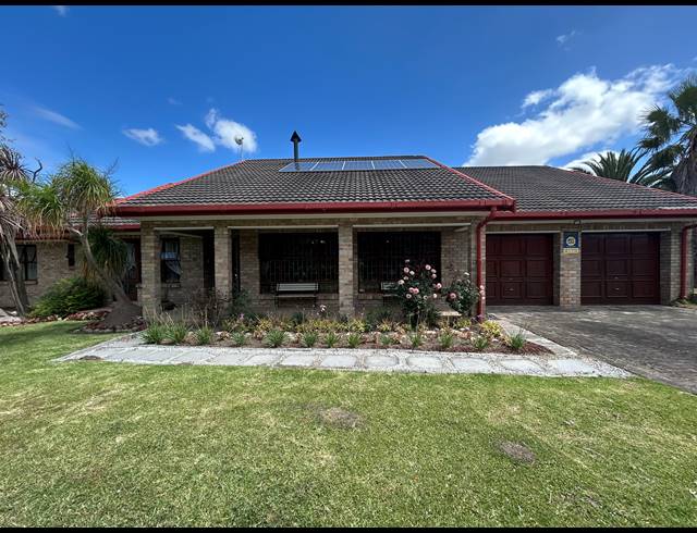 4 BEDROOM HOUSE FOR SALE IN BOSKLOOF